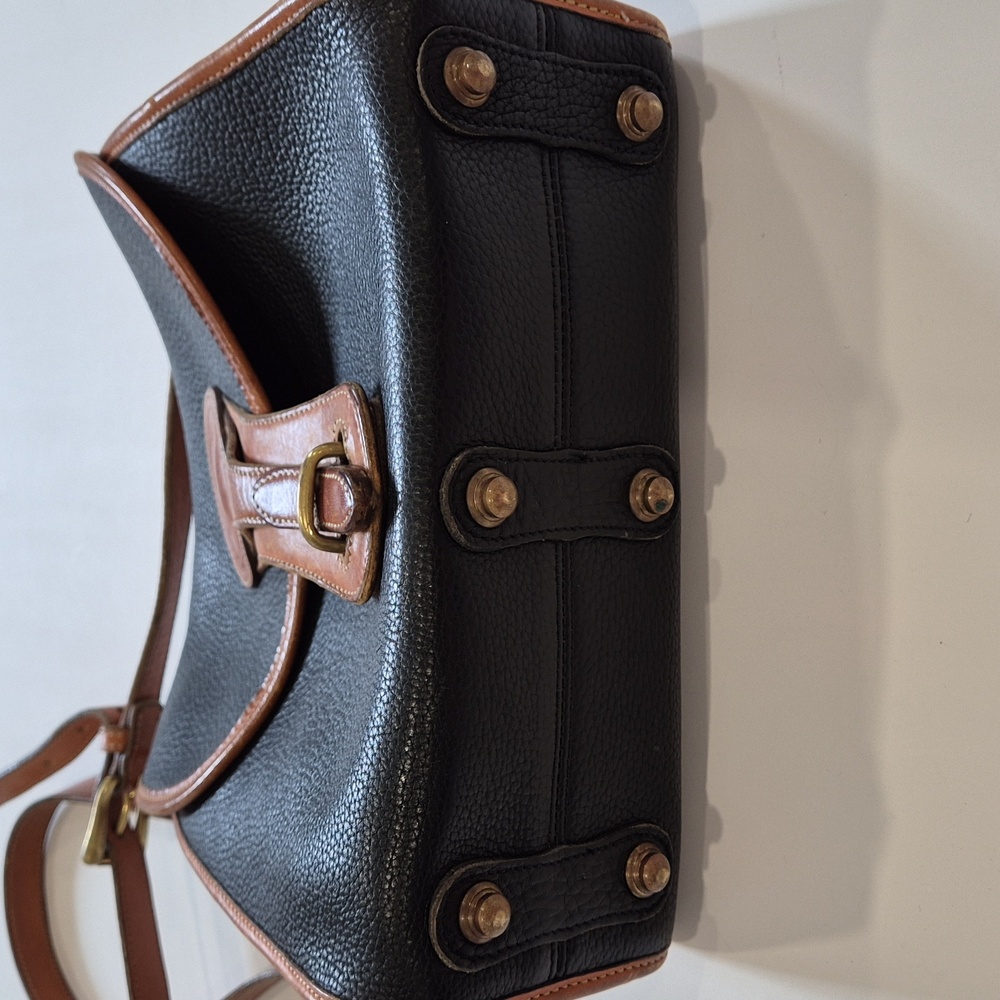 Vintage Classic Black and Tan Leather Shoulder Bag Crossbody Bag - Picture 7 of 17